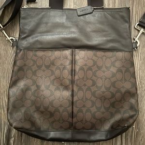 Coach tote bag in brown and black signature